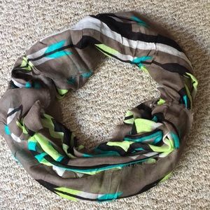 Fabulous geometric print scarf! 😍